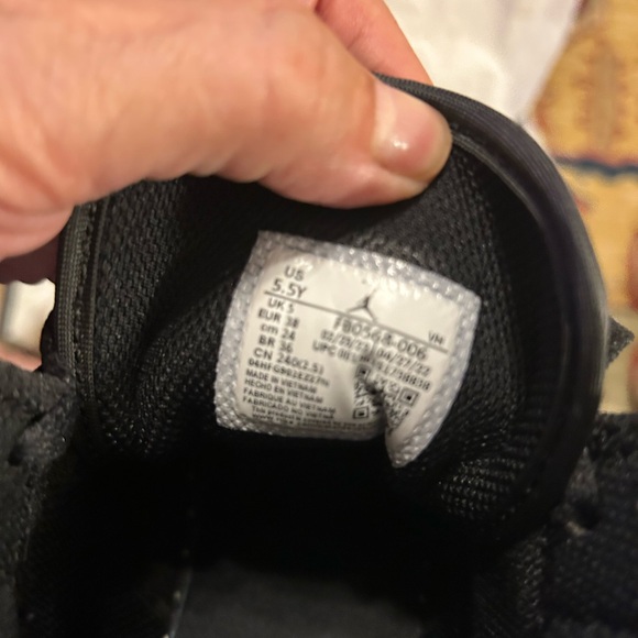 Air Jordan 1 SE
Size 5.5 - Picture 6 of 7